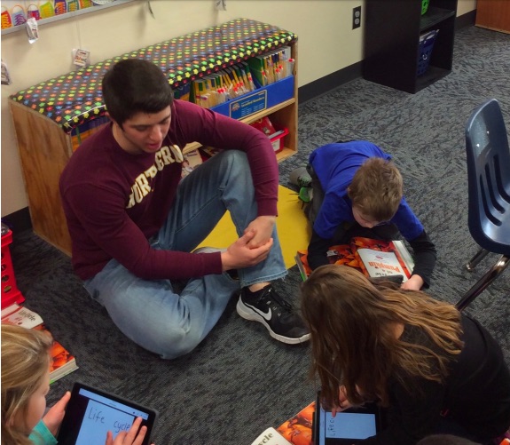 ENHANCING EDUCATIONAL TECHNOLOGY CONFIDENCE AMONG TEACHER CANDIDATES: BENEFITS OF AND LESSONS LEARNED FROM A 1:1 DEVICE UNIVERSITY-ELEMENTARY SCHOOL PARTNERSHIP